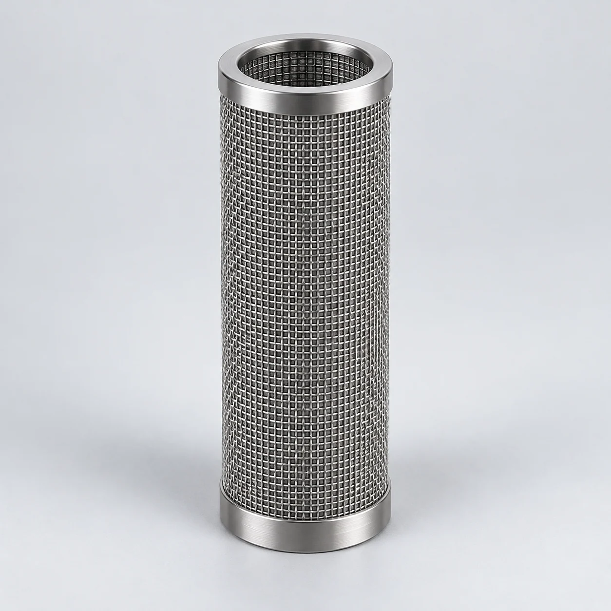 Cylindrical sintered wire mesh filter element